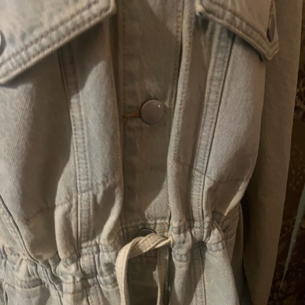 Universal Thread Light Wash Jean Jacket New Witho… - image 6